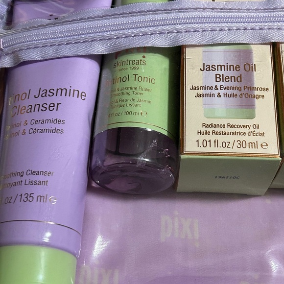 NWOB Pixi Retinol Jasmine Bundle With Bag - Picture 6 of 8